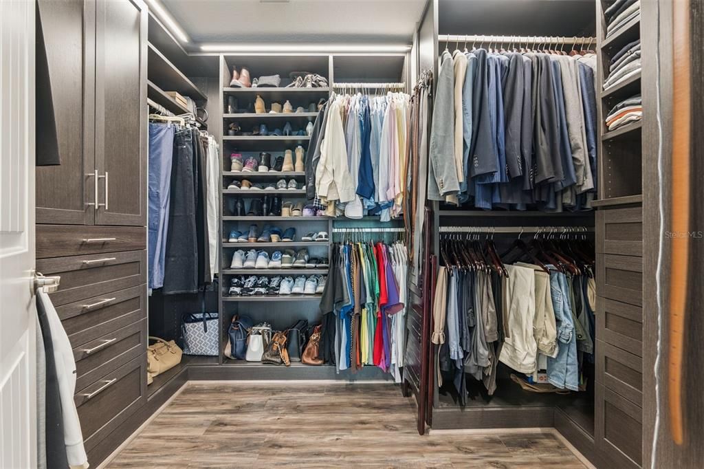 For Sale: $670,000 (4 beds, 2 baths, 2473 Square Feet)