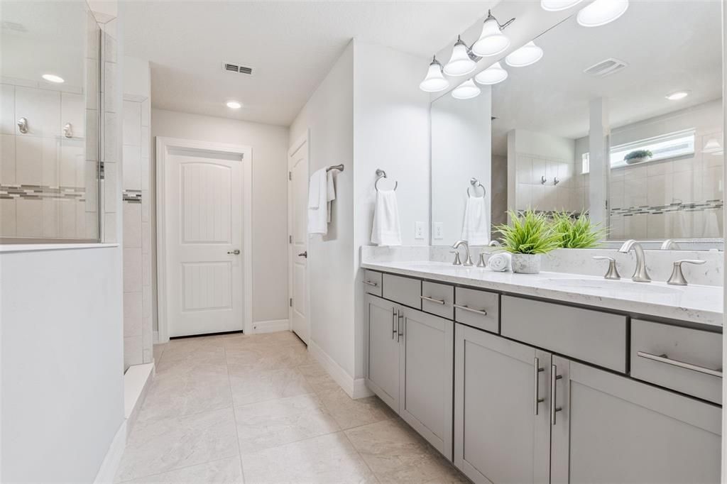 For Sale: $670,000 (4 beds, 2 baths, 2473 Square Feet)