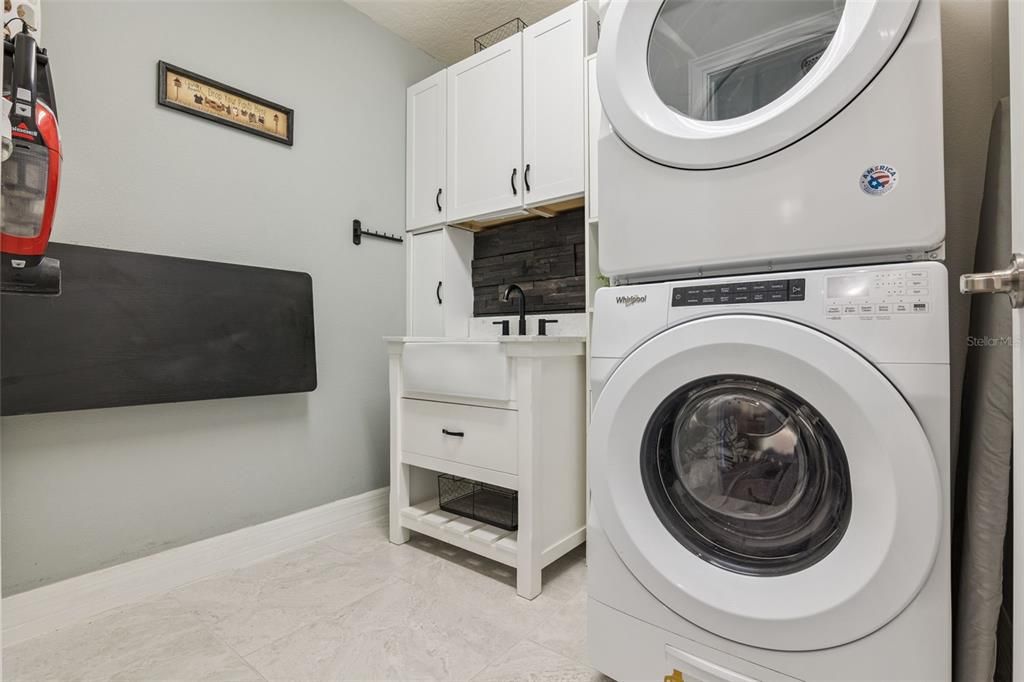 For Sale: $670,000 (4 beds, 2 baths, 2473 Square Feet)