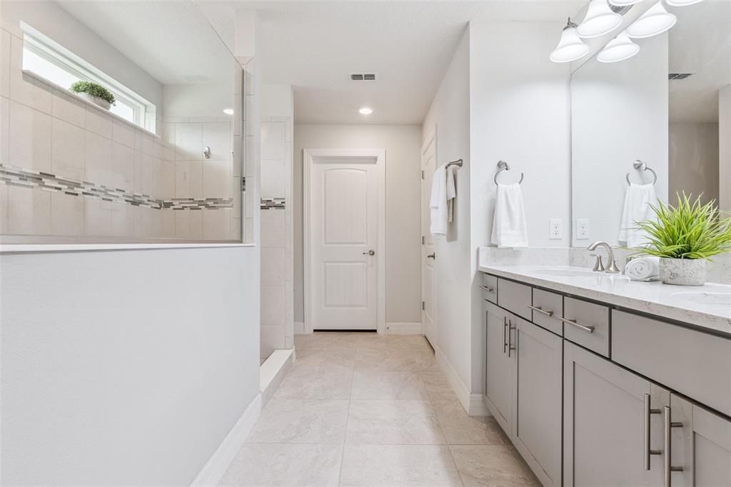 For Sale: $670,000 (4 beds, 2 baths, 2473 Square Feet)