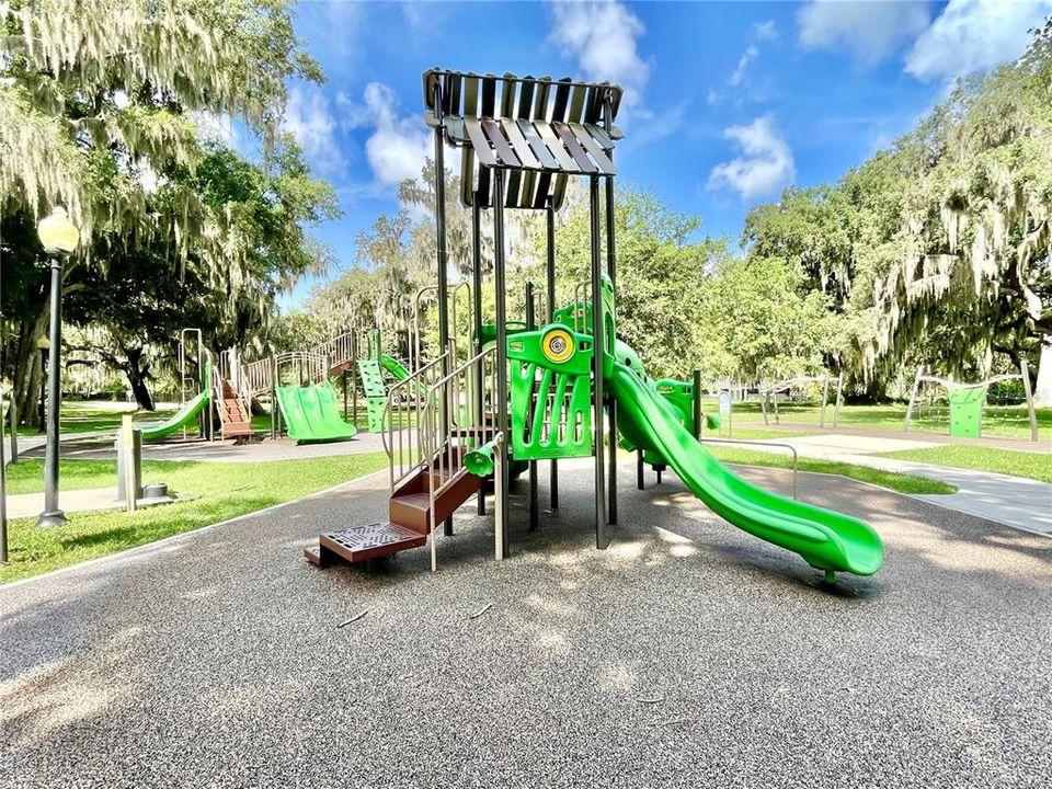 For Sale: $670,000 (4 beds, 2 baths, 2473 Square Feet)