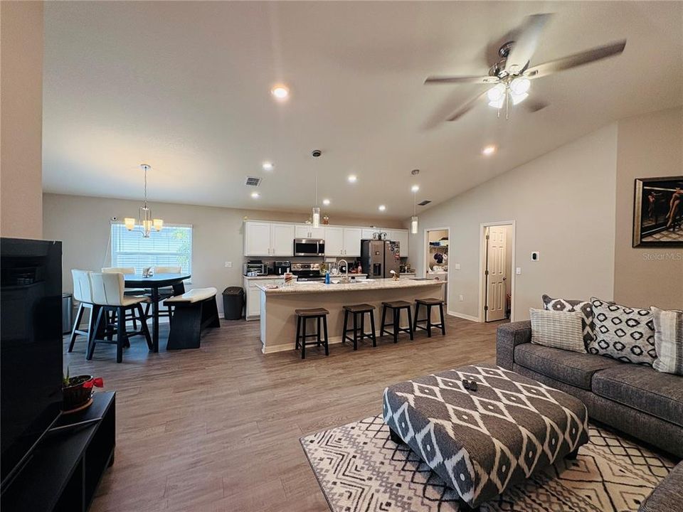 En Renta: $2,200 (4 camas, 2 baños, 1698 Pies cuadrados)