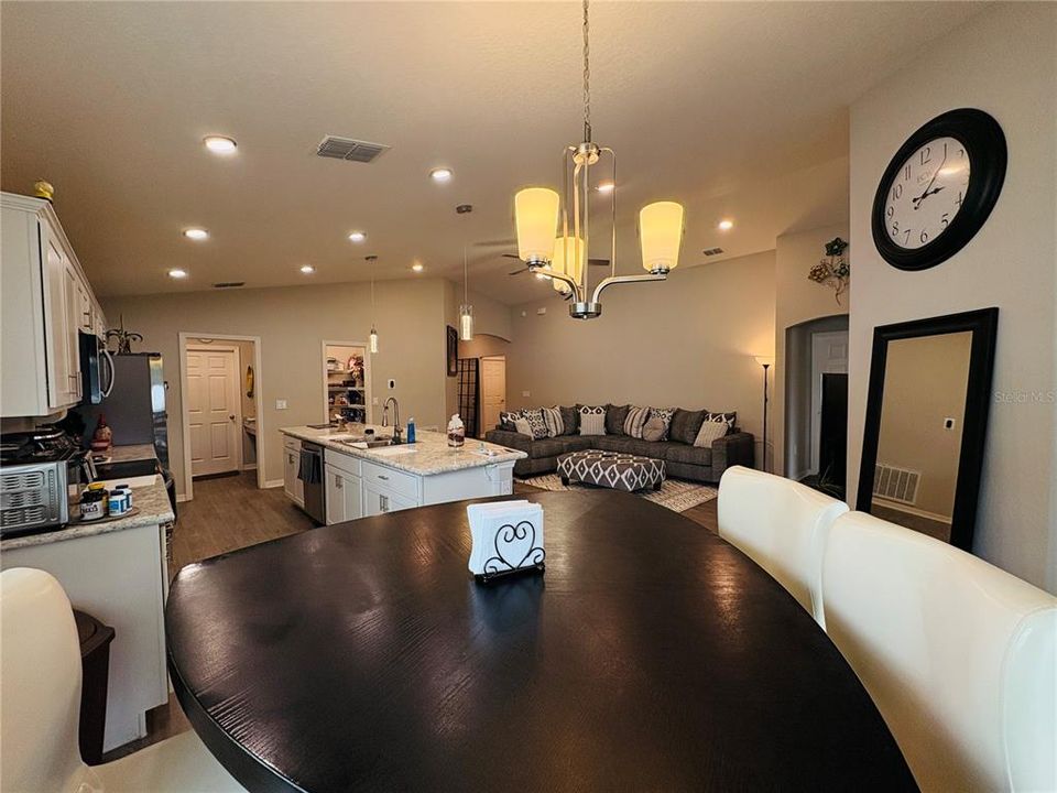 En Renta: $2,200 (4 camas, 2 baños, 1698 Pies cuadrados)