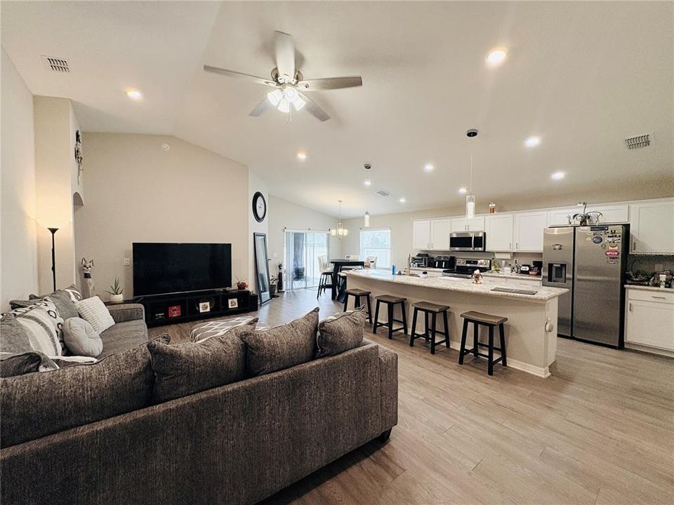 En Renta: $2,200 (4 camas, 2 baños, 1698 Pies cuadrados)