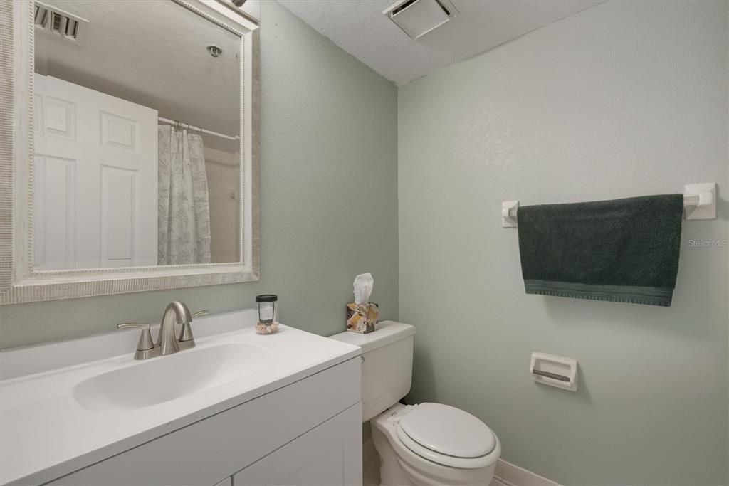 На продажу: $162,222 (2 спален, 2 ванн, 1447 Квадратных фут)