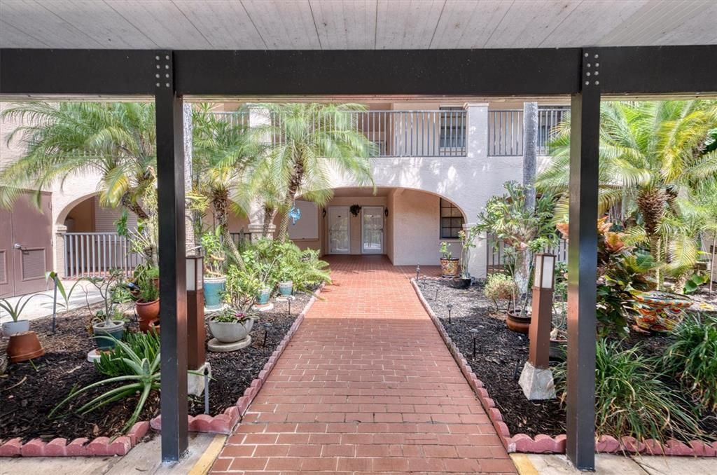 На продажу: $162,222 (2 спален, 2 ванн, 1447 Квадратных фут)