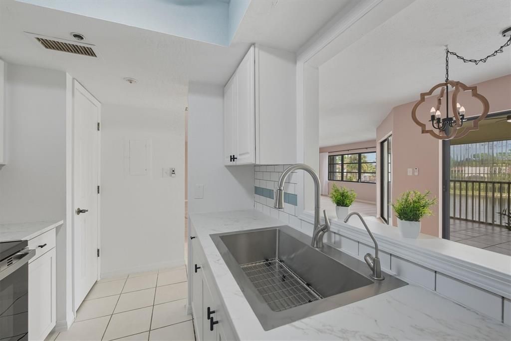 На продажу: $162,222 (2 спален, 2 ванн, 1447 Квадратных фут)