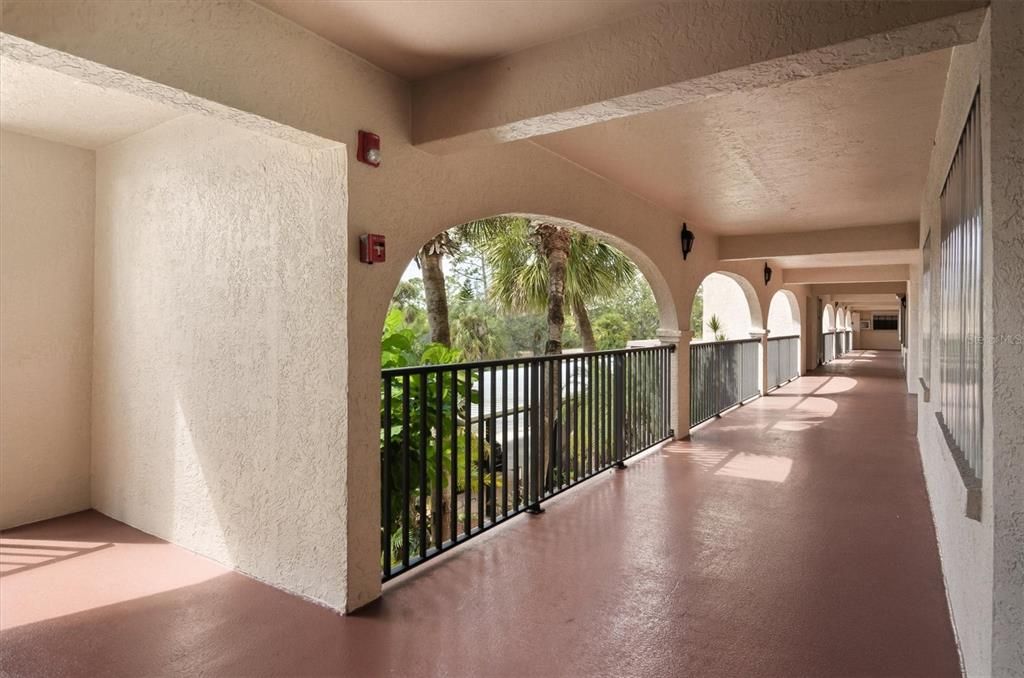 На продажу: $162,222 (2 спален, 2 ванн, 1447 Квадратных фут)