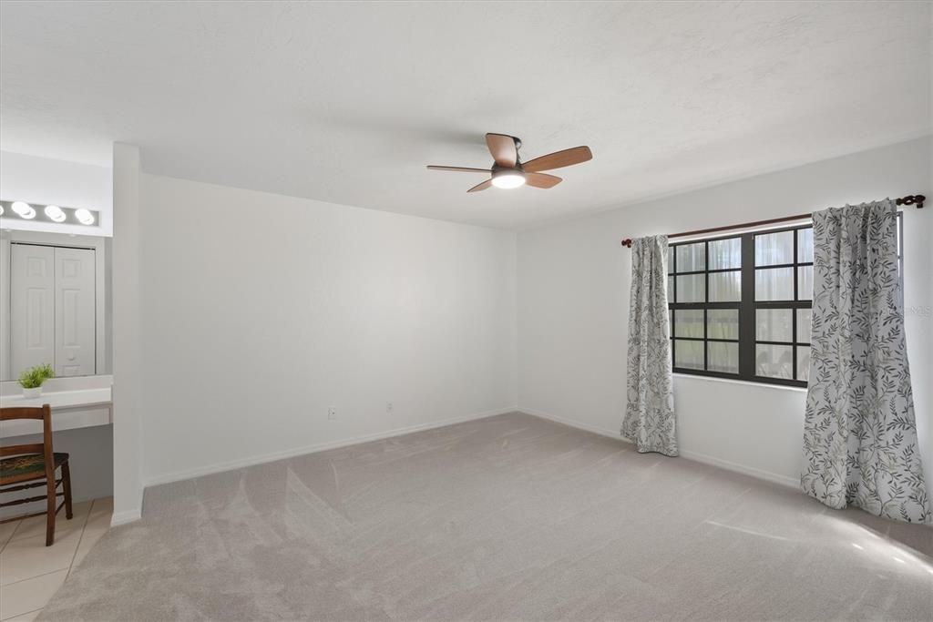 На продажу: $162,222 (2 спален, 2 ванн, 1447 Квадратных фут)