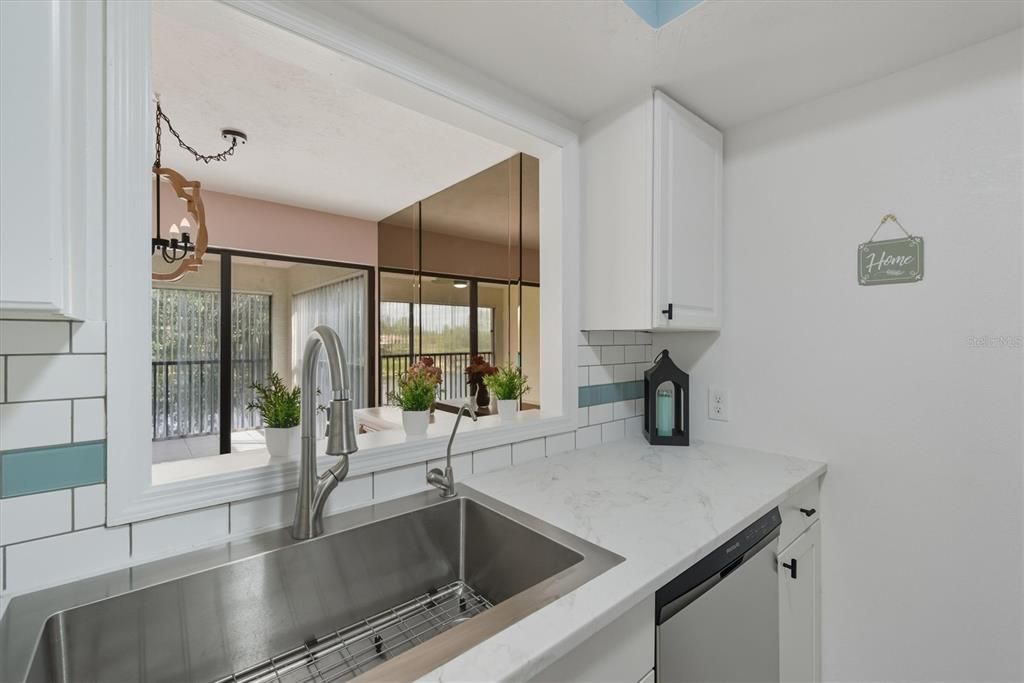 На продажу: $162,222 (2 спален, 2 ванн, 1447 Квадратных фут)