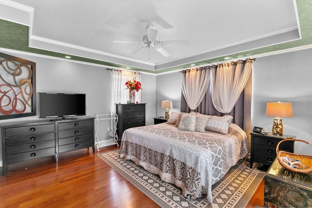 For Sale: $354,900 (3 beds, 3 baths, 2052 Square Feet)