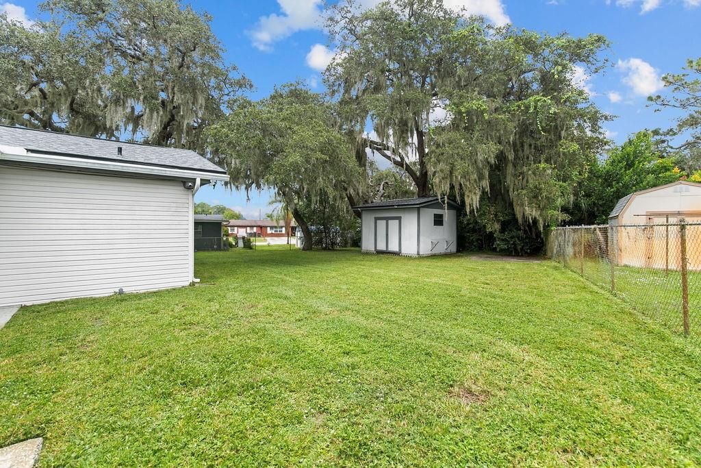 For Sale: $354,900 (3 beds, 3 baths, 2052 Square Feet)