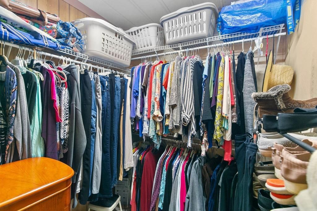 For Sale: $354,900 (3 beds, 3 baths, 2052 Square Feet)