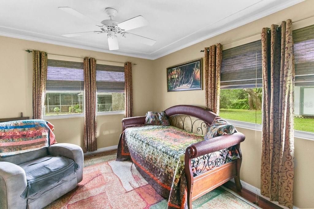 For Sale: $354,900 (3 beds, 3 baths, 2052 Square Feet)