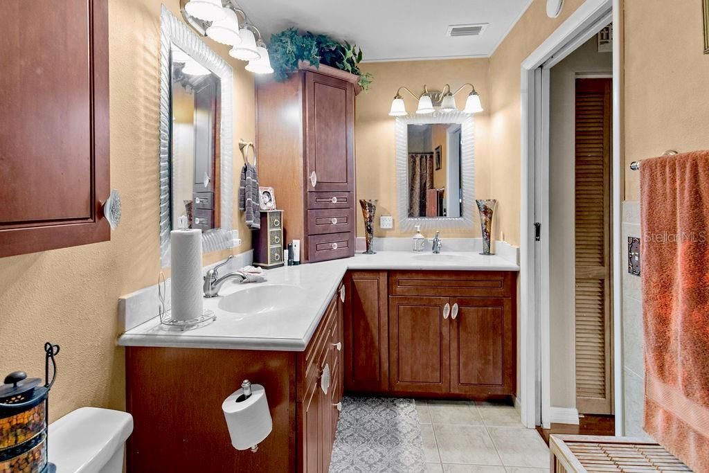 For Sale: $354,900 (3 beds, 3 baths, 2052 Square Feet)