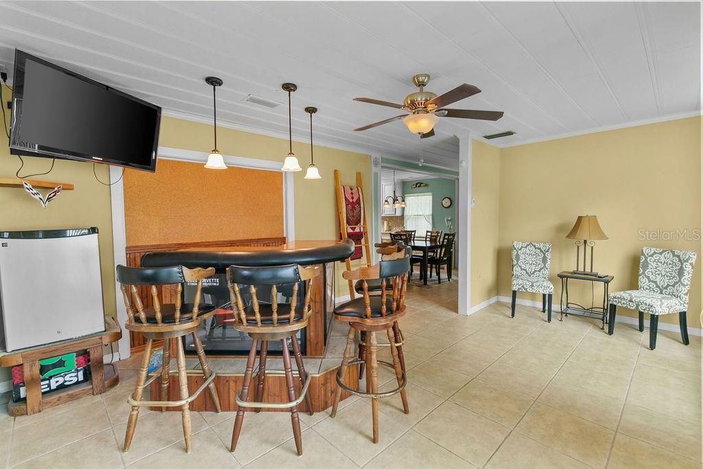 For Sale: $354,900 (3 beds, 3 baths, 2052 Square Feet)