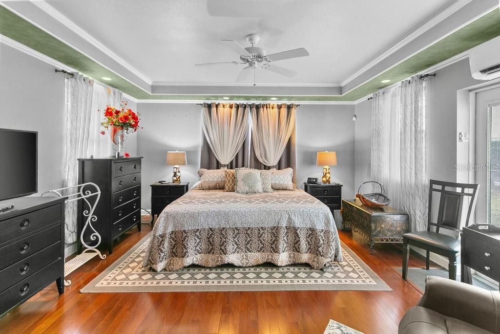 For Sale: $354,900 (3 beds, 3 baths, 2052 Square Feet)