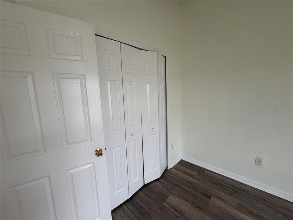 Active With Contract: $215,000 (3 beds, 2 baths, 1387 Square Feet)