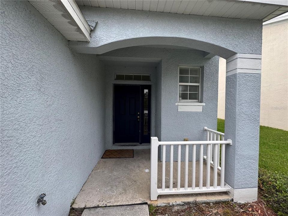 Active With Contract: $215,000 (3 beds, 2 baths, 1387 Square Feet)