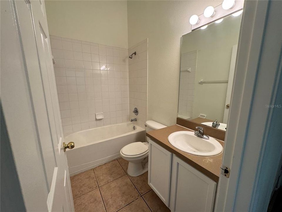 Active With Contract: $215,000 (3 beds, 2 baths, 1387 Square Feet)