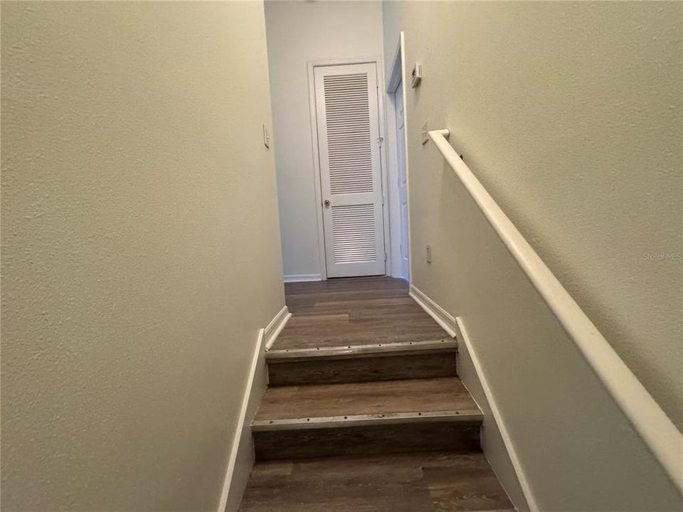 Active With Contract: $215,000 (3 beds, 2 baths, 1387 Square Feet)