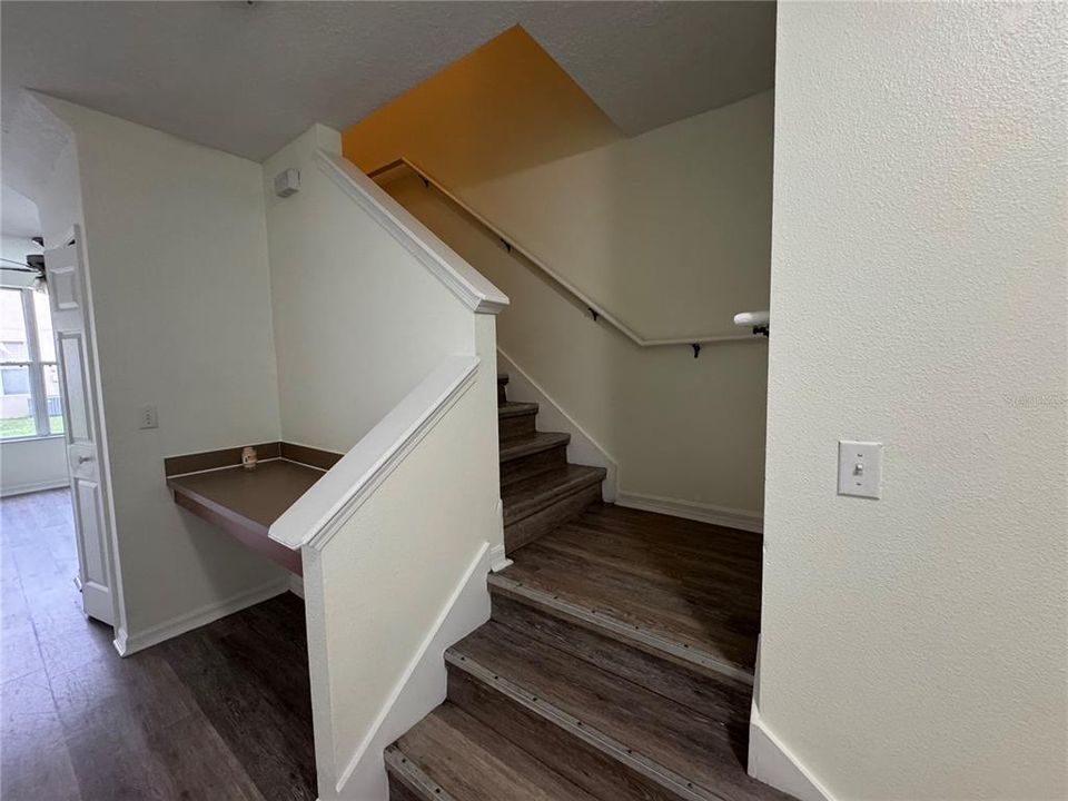 Active With Contract: $215,000 (3 beds, 2 baths, 1387 Square Feet)