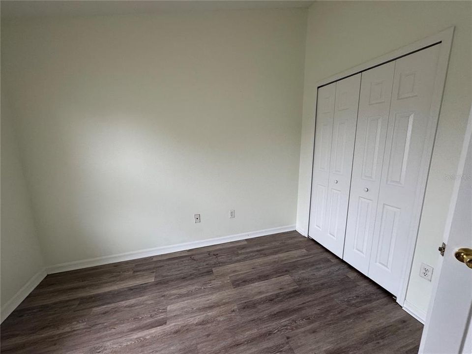 Active With Contract: $215,000 (3 beds, 2 baths, 1387 Square Feet)