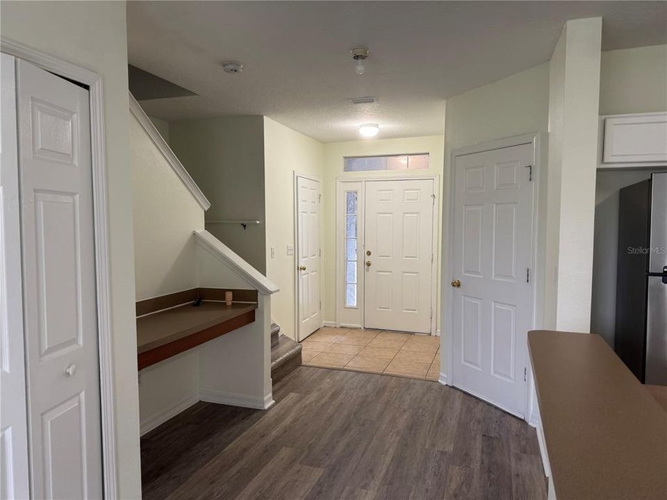 Active With Contract: $215,000 (3 beds, 2 baths, 1387 Square Feet)