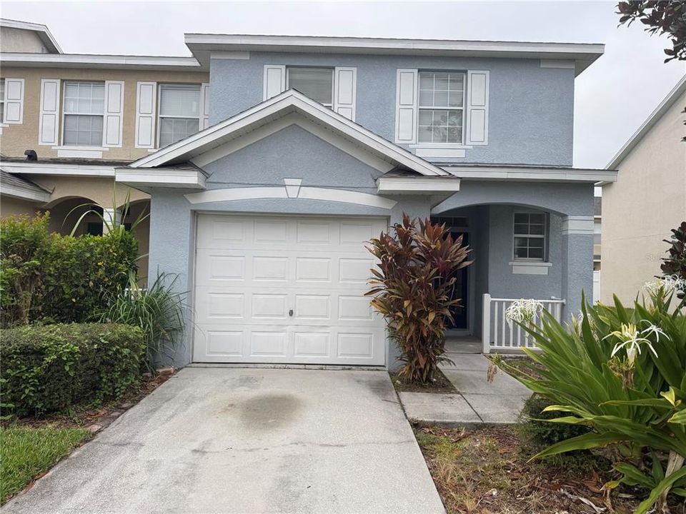 Active With Contract: $215,000 (3 beds, 2 baths, 1387 Square Feet)