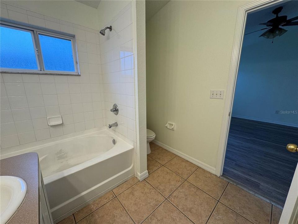 Active With Contract: $215,000 (3 beds, 2 baths, 1387 Square Feet)