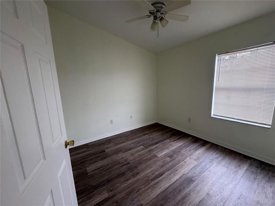 Active With Contract: $215,000 (3 beds, 2 baths, 1387 Square Feet)