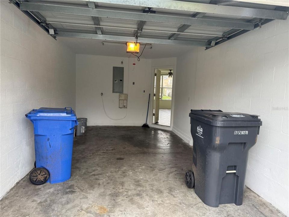 Active With Contract: $215,000 (3 beds, 2 baths, 1387 Square Feet)