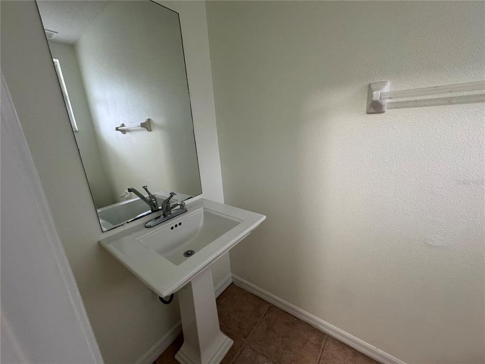 Active With Contract: $215,000 (3 beds, 2 baths, 1387 Square Feet)