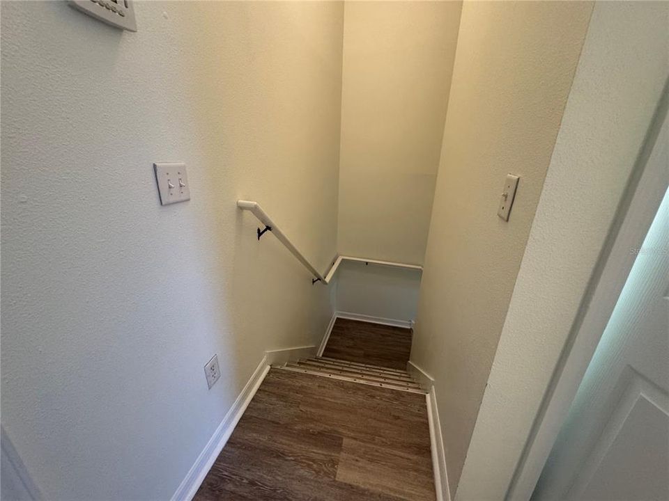 Active With Contract: $215,000 (3 beds, 2 baths, 1387 Square Feet)