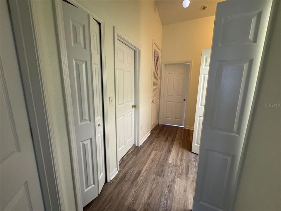 Active With Contract: $215,000 (3 beds, 2 baths, 1387 Square Feet)