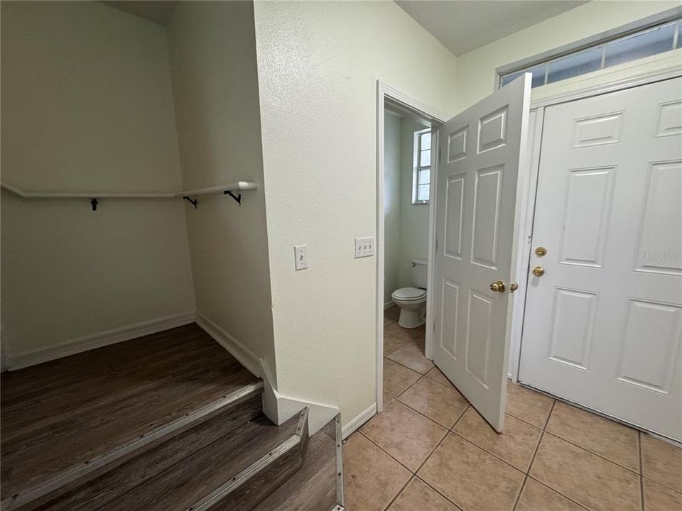 Active With Contract: $215,000 (3 beds, 2 baths, 1387 Square Feet)