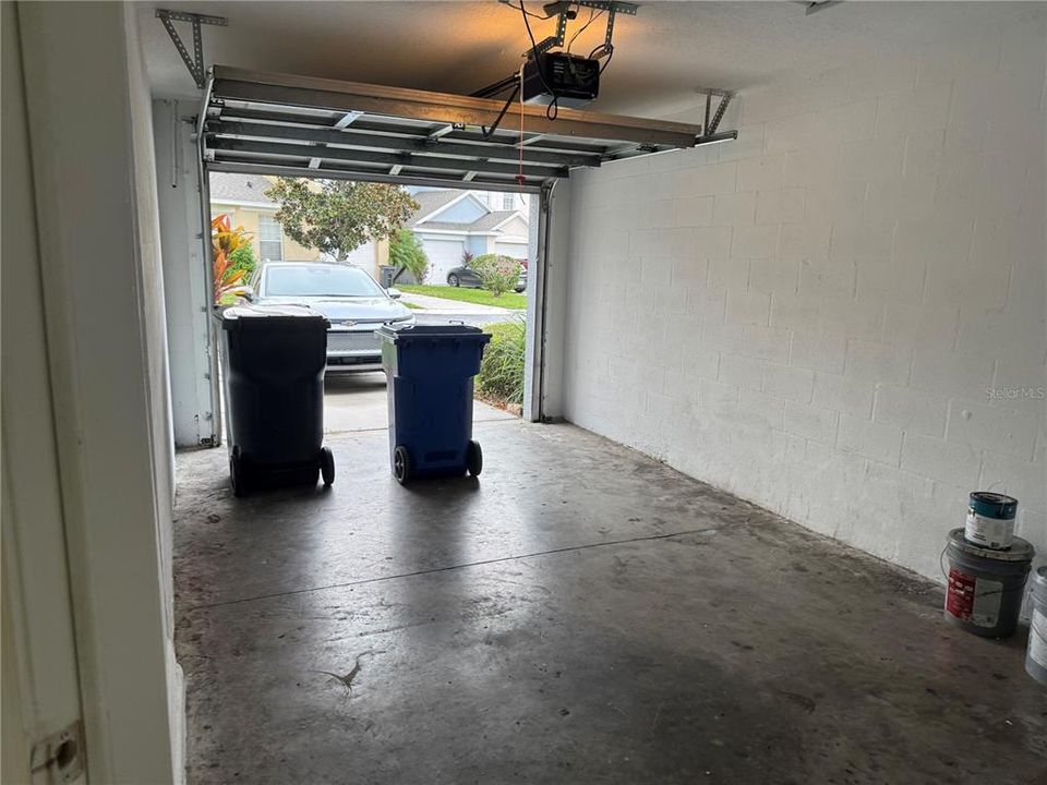 Active With Contract: $215,000 (3 beds, 2 baths, 1387 Square Feet)