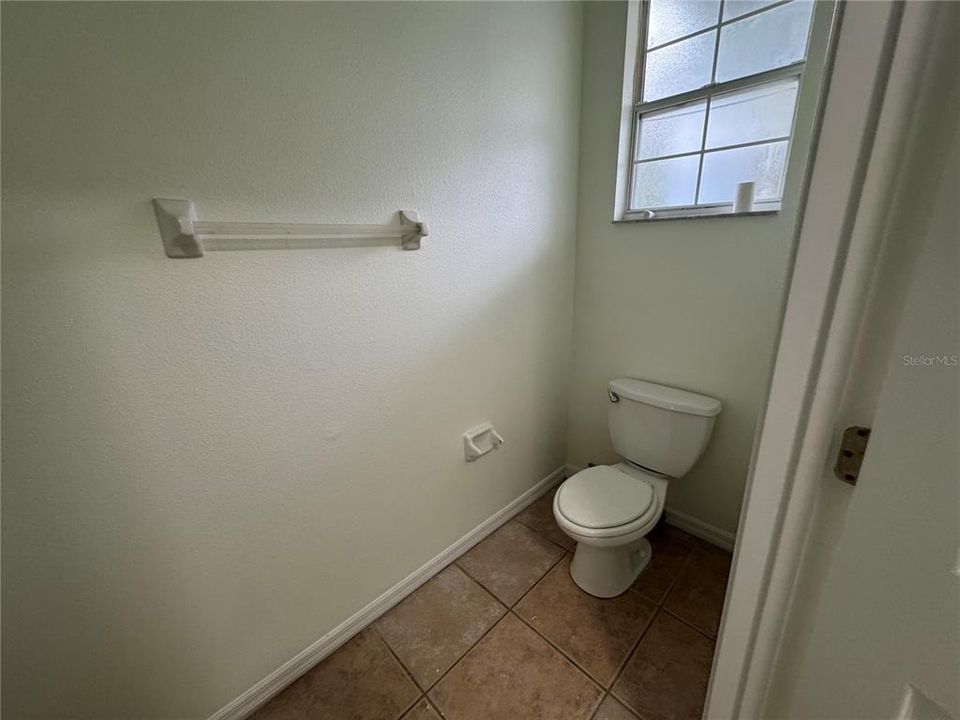 Active With Contract: $215,000 (3 beds, 2 baths, 1387 Square Feet)