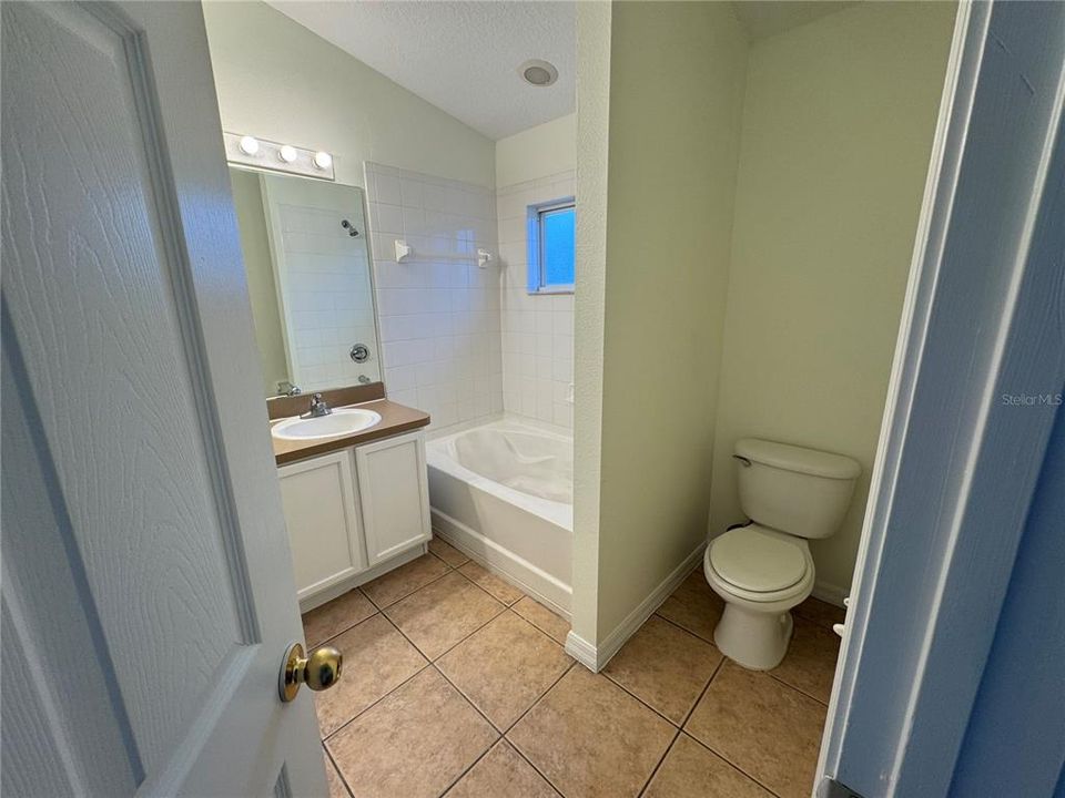 Active With Contract: $215,000 (3 beds, 2 baths, 1387 Square Feet)