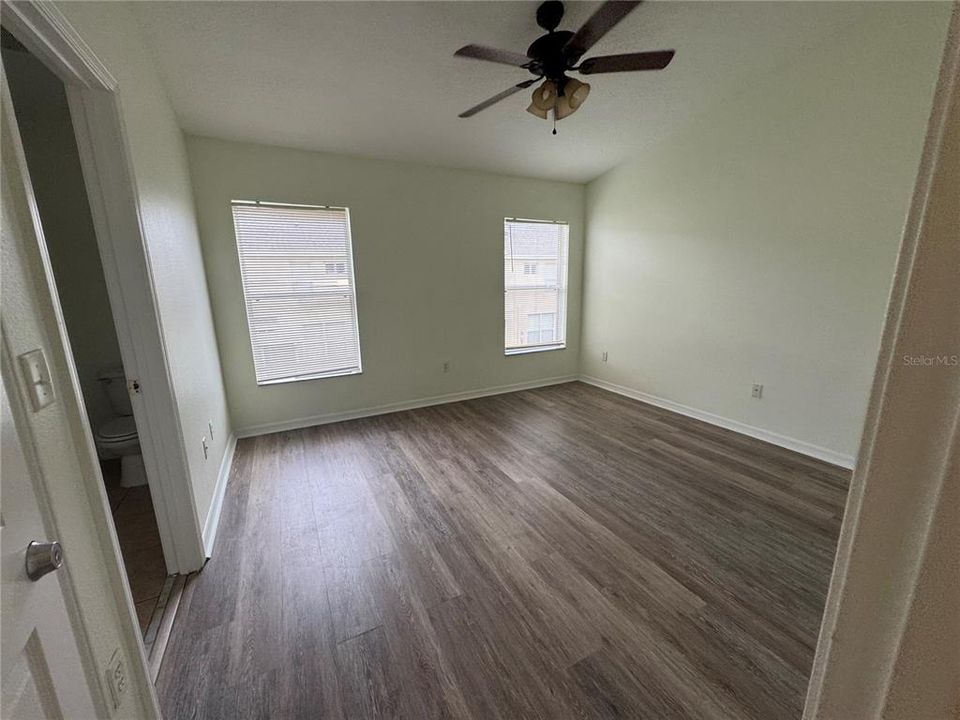 Active With Contract: $215,000 (3 beds, 2 baths, 1387 Square Feet)