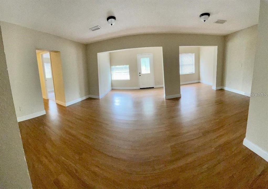 出租: $1,750 (2 贝兹, 1 浴室, 1999 平方英尺)