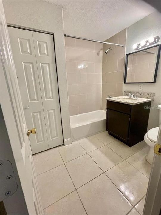 出租: $1,750 (2 贝兹, 1 浴室, 1999 平方英尺)