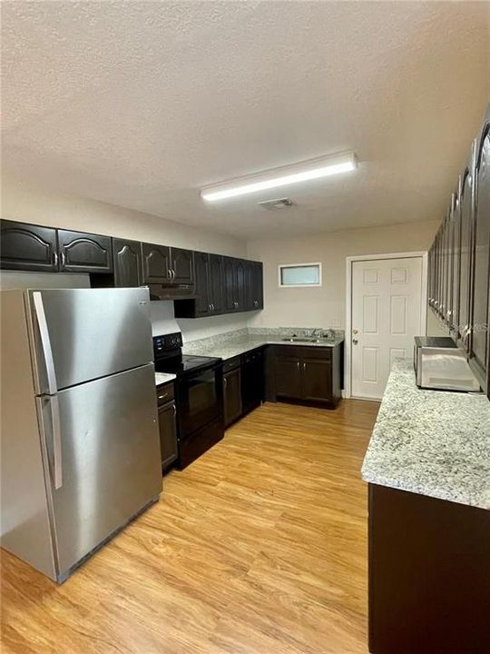 出租: $1,750 (2 贝兹, 1 浴室, 1999 平方英尺)