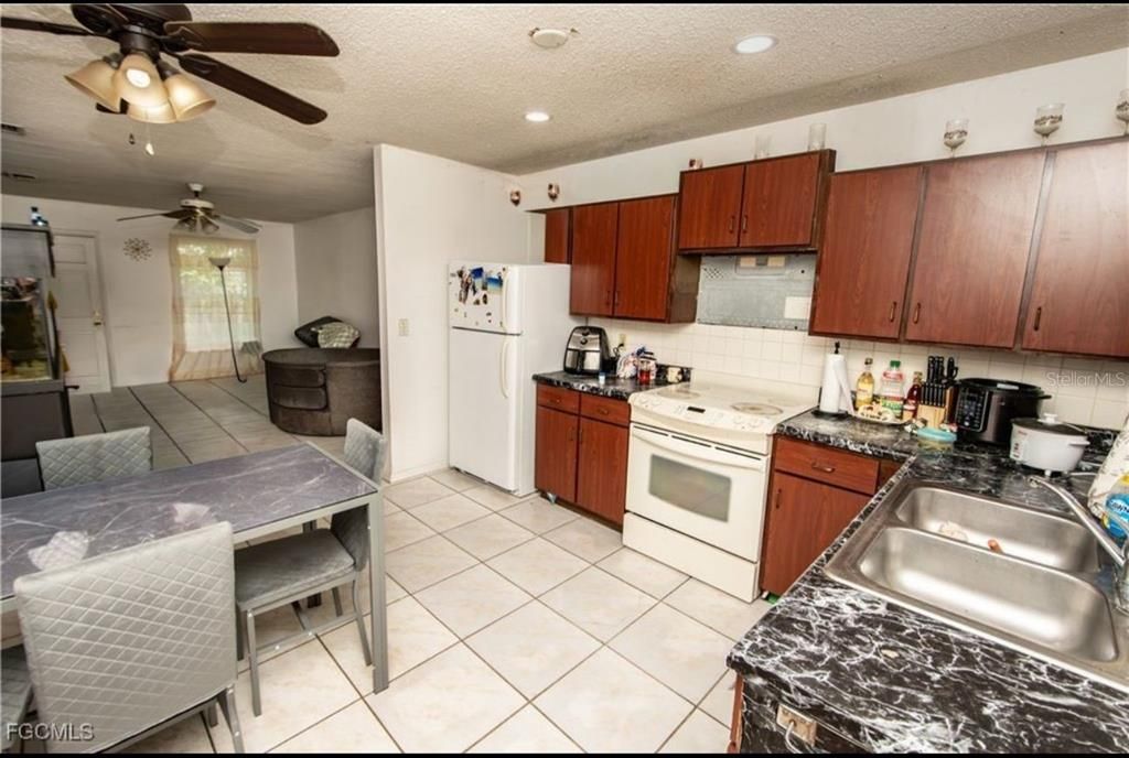 For Sale: $87,000 (2 beds, 1 baths, 800 Square Feet)