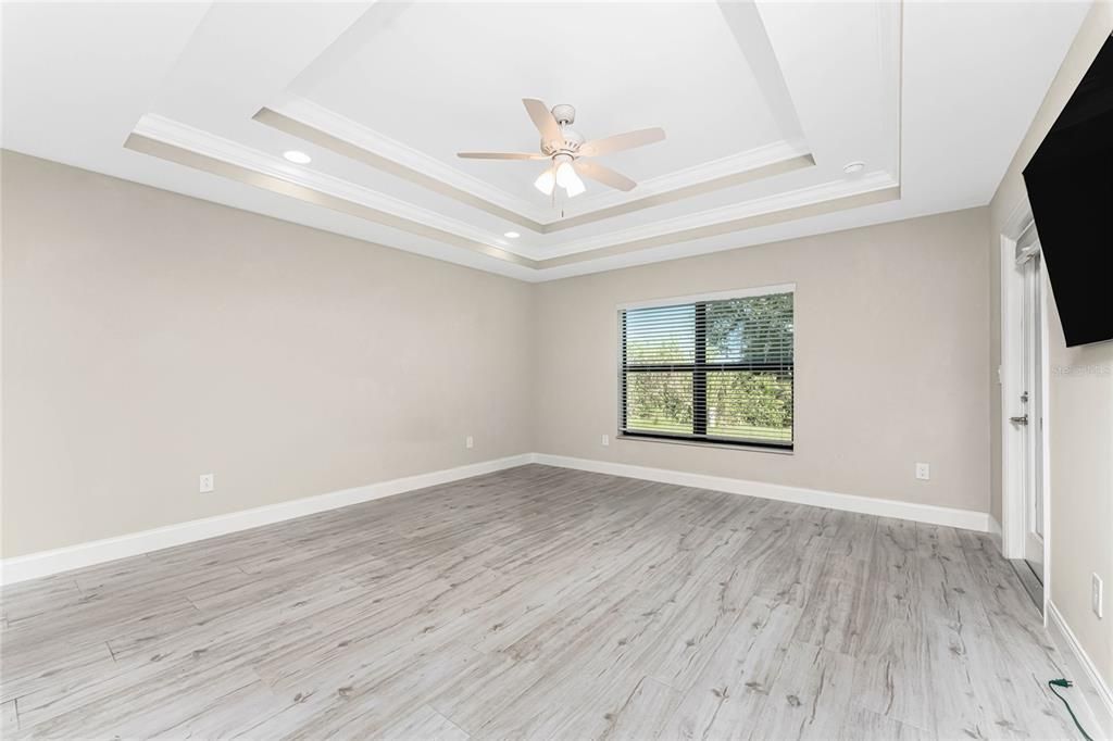 合同活跃: $399,000 (3 贝兹, 2 浴室, 1890 平方英尺)