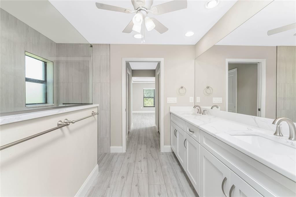 合同活跃: $399,000 (3 贝兹, 2 浴室, 1890 平方英尺)