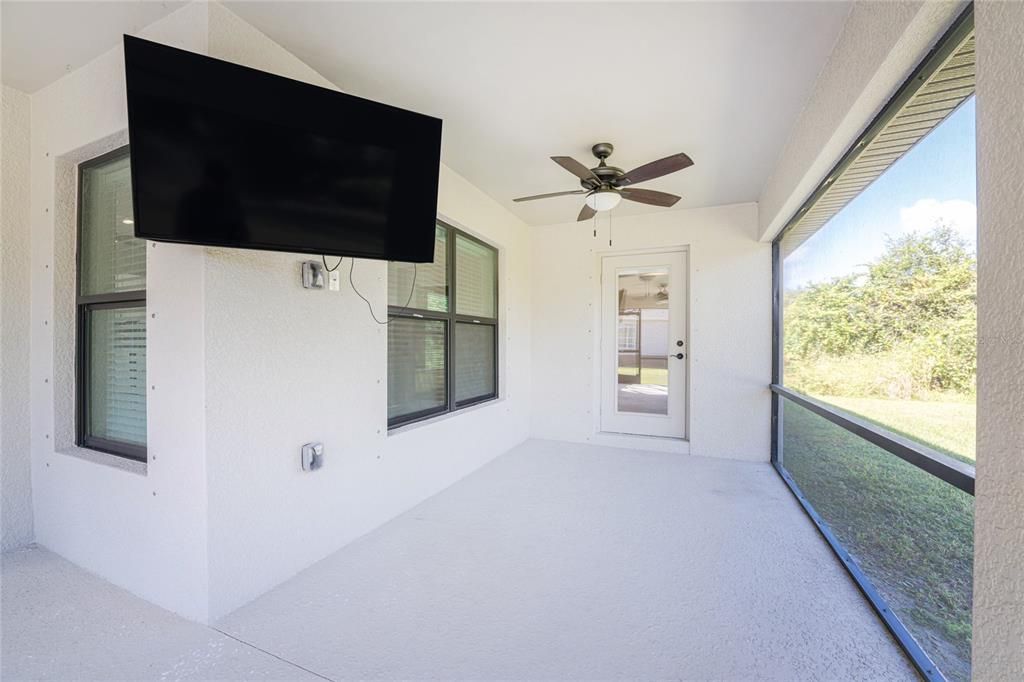 合同活跃: $399,000 (3 贝兹, 2 浴室, 1890 平方英尺)