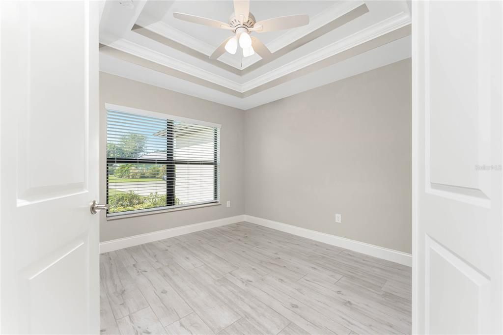 合同活跃: $399,000 (3 贝兹, 2 浴室, 1890 平方英尺)