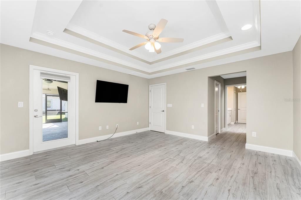 合同活跃: $399,000 (3 贝兹, 2 浴室, 1890 平方英尺)