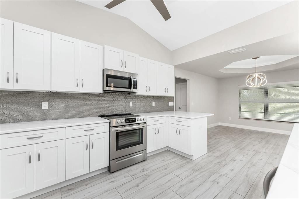 合同活跃: $399,000 (3 贝兹, 2 浴室, 1890 平方英尺)